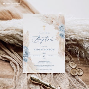 Faire-part de baptême bleu bohème, modèle d'invitation de baptême croix dorée floue fleur garçon, faire-part de baptême floral bleu clair imprimable
