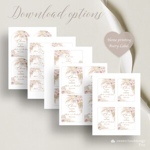Puede incluir: Etiquetas de regalo de boda imprimibles con un tema boho. Las etiquetas presentan una paleta de colores neutros con tonos beige, marr&oacute;n y rosa. El texto en las etiquetas dice "Cheers to love and happiness" con la fecha de la boda. Las etiquetas est&aacute;n dise&ntilde;adas para imprimir en casa en etiquetas Avery.