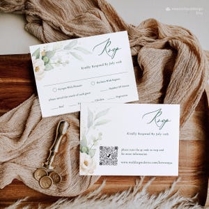witte roos RSVP-kaart Groene bladeren reageren QR-code kaartsjabloon Witte bloemen bijsluiter Groen RSVP bewerkbare ree RSVP-insteekkaart