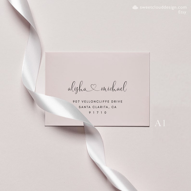 Puede incluir: Una invitaci&oacute;n de boda rosa claro con los nombres "alysha & michael" en letra cursiva. La direcci&oacute;n es 907 Velloncliffe Drive, Santa Clarita, CA 91710.