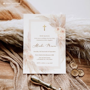 Boho Heilige Kommunion Einladung Mädchen peachy floral Printable Kommunion Einladung Vorlage Taufe Invite Gold Kreuz Einladung Perle