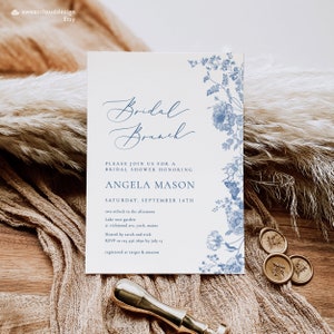Plantilla de invitación de brunch nupcial floral azul polvoriento flor azul invitación de despedida de soltera invitación de brunch de despedida de soltera floral vintage imprimible