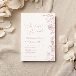 Plantilla de invitación para brunch nupcial con flores en rosa ruborizado Invitación para despedida de soltera con flores rosas vintage Invitación para brunch nupcial con flores en rosa empolvado