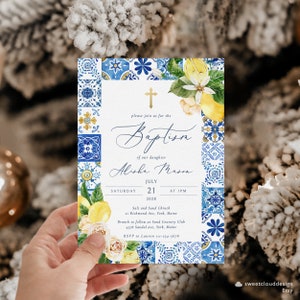 Modello di invito per battesimo con piastrelle sfocate Carta per battesimo al limone mediterraneo Battesimo per piastrelle blu Positano Invito per battesimo con piastrelle blu italiane