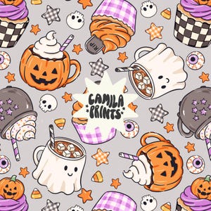 Pode incluir: Padrão repetitivo com ilustrações de Halloween. O design inclui canecas de abóbora, canecas de fantasma, cupcakes, caveiras, doces de milho, estrelas e globos oculares. A paleta de cores é laranja, roxo, preto, branco e cinza. O texto "CAMILA *PRINTS*" também está presente.