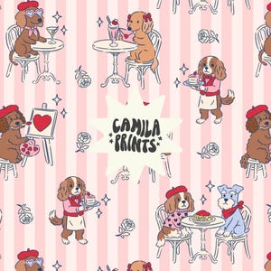 Può includere: Motivo ripetuto con cani dei cartoni animati in un ambiente da caffè. I cani sono raffigurati con vari accessori, tra cui berretti, papillon e occhiali da sole a forma di cuore. Lo sfondo è un motivo a righe rosa e bianche con rose e stelle. Il testo "CAMILA PRINTS" è al centro.
