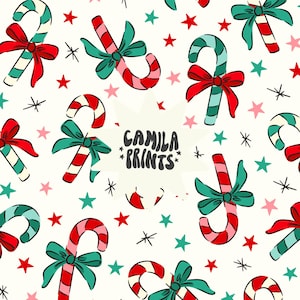 Pode incluir: Um padrão sem costura com bengalas de doces vermelhas e brancas com laços verdes e estrelas vermelhas sobre um fundo branco. O texto "Camila Prints" está no centro do padrão.