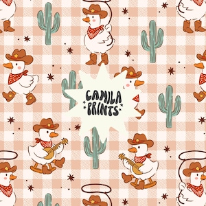 Pode incluir: Um padrão sem costura com patos de desenho animado cowboy usando chapéus e bandanas, tocando violão e segurando um laço. Os patos estão em um fundo xadrez rosa e branco com cactos verdes.