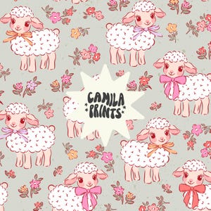 Op de afbeelding: Een naadloos patroon met schattige cartoon-lammetjes met roze strikjes en bloemmotieven op een lichtgrijze achtergrond. De tekst "Camila Prints" is te zien in een witte stervorm.