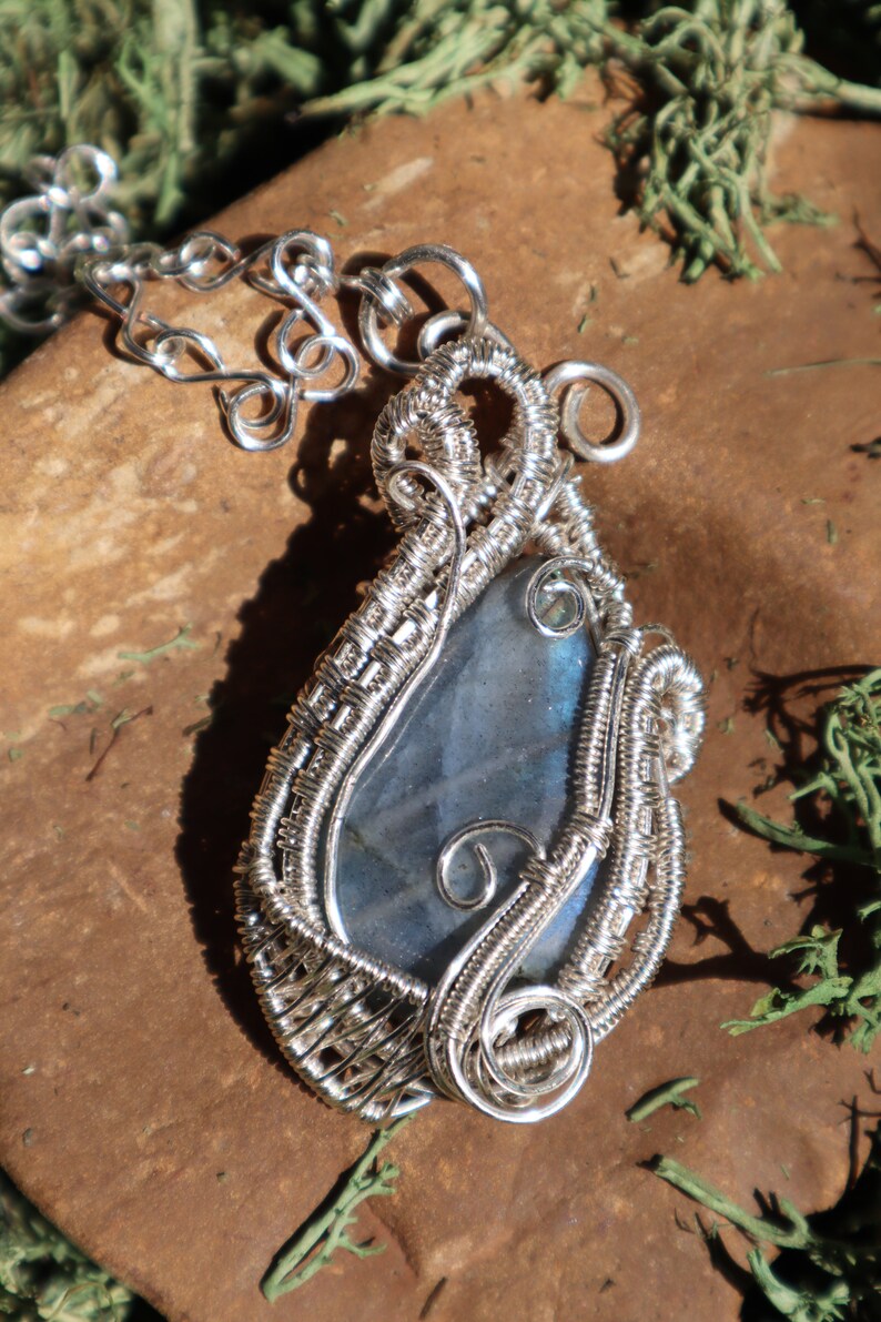 Wavy Labradorite Pendant