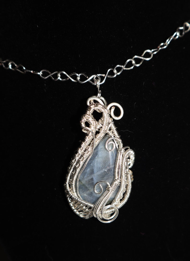 Wavy Labradorite Pendant