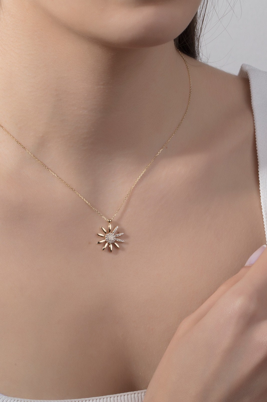 14K Gold Daisy Necklace Etsy