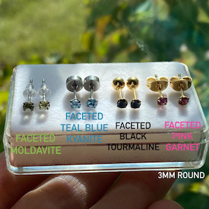 Pendientes de cristal 100% natural, acero quirúrgico 316L hipoalergénico / Piedra preciosa facetada de 3 mm / joyería corporal / Más de 40 opciones de piedras preciosas