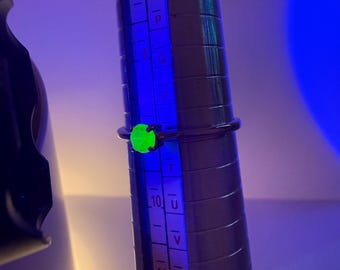 Anel vintage em prata de lei 925 com vidro de urânio rosa de 3 mm | Vidro genuíno reativo a UV | Tamanho 9