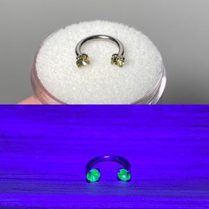 Pierścień podkowy/przegrody UV żółty URAN (3 mm), odcień żółty, zielona poświata