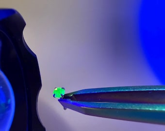 ASTM F136 implantaatkwaliteit titanium uraniumglas rechte pin neusbout | Kanariegeel | 2,7 mm UV-reactief glas | 20G
