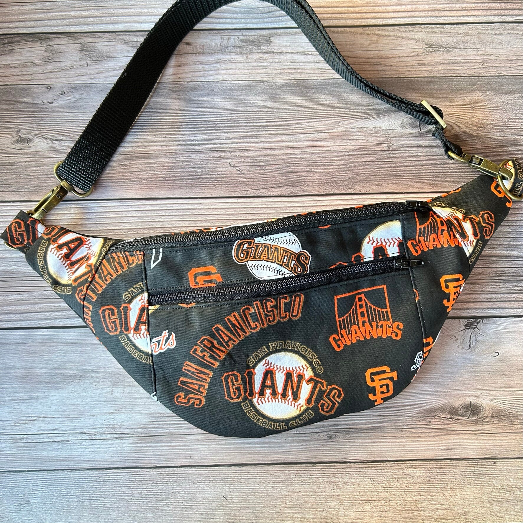 Korean MLB Fanny Pack Women′ S New Vintage Yankees Breast Bag Men′ S Casual  Sports One-Shoulder Cross-Body Bag Replica Bag - China Replica Bag and Bag  price