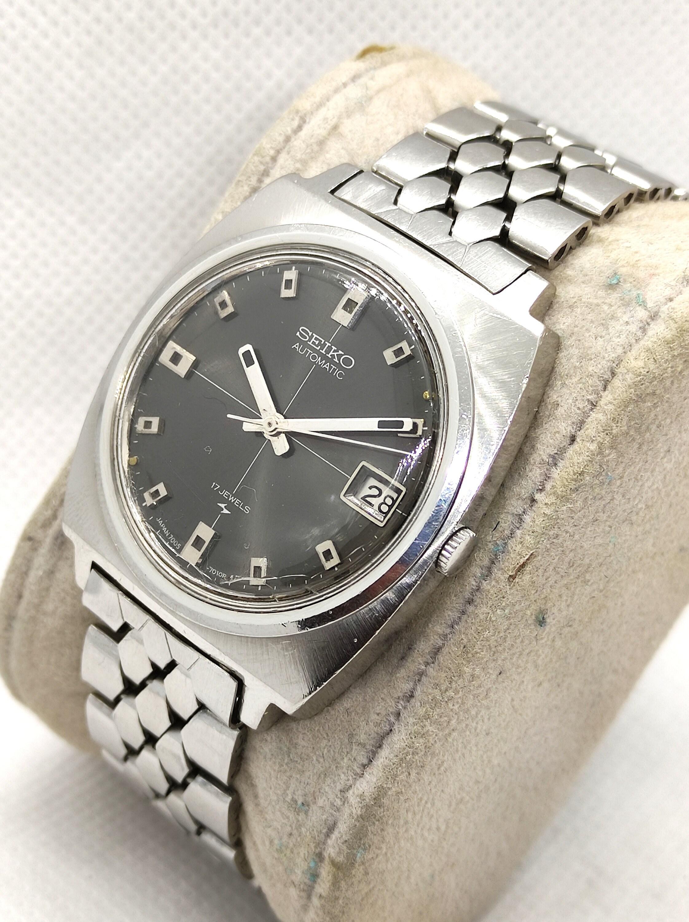 Buy Vintage Seiko 7005-7010 Automatic Mens Watch 17 Jewels Japan Online in  India - Etsy