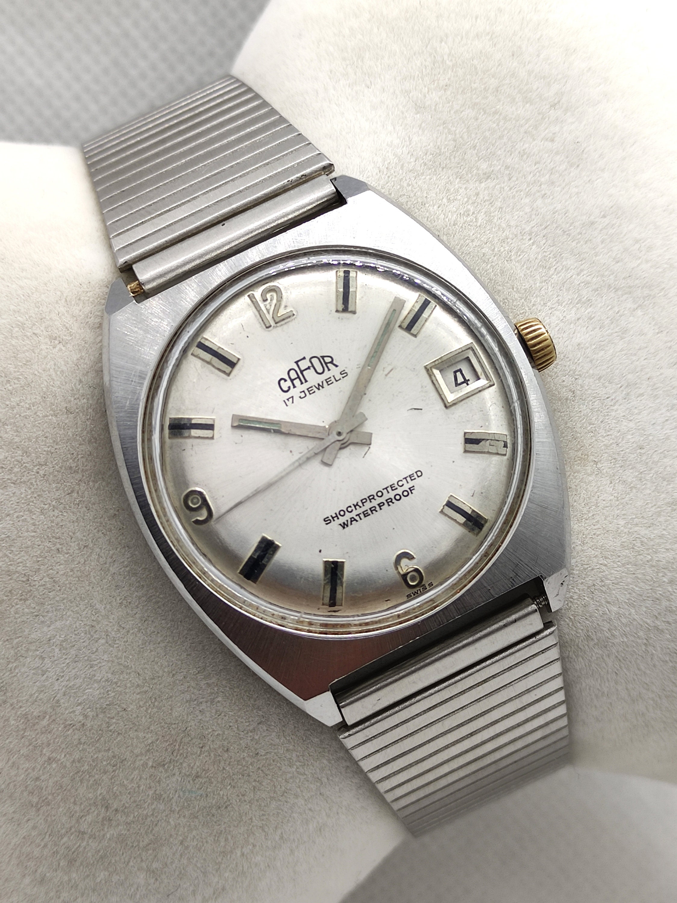 waterproof watch canada