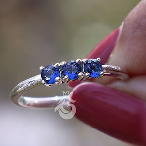 Blue Sapphire matching  band,Three Stone Round Cut Ring,Blue Sapphire 14k gold Wedding Ring,Minimalist Gold Ring,Round Diamond Wedding Ring