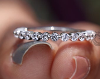 3/4 Ewigkeit Ehering, 2,5 mm runder farbloser Moissanit Ehering, Floating Bubble Prong Set, 14K Damen Ehering, stapelbar Band