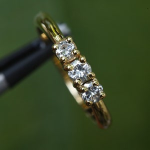 Round Moissanite Engagement Ring,Three Stone Moissanite Wedding Ring,Dainty Triple Stone Gold 14k/18k Yellow Bridal Ring,Anniversary Ring