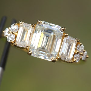 Three Stone Emerald Cut Moissanite Engagement Ring,Emerald Cut Engagement Ring,Perfect Engagement Ring,Wedding Ring in 14K Solid Gold