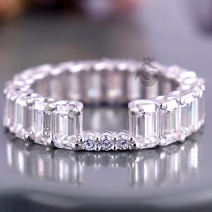 Emerald and Round Cut Moissanite Band,Full Eternity Notched Wedding Band,Unique Matching Band for Engagement Ring,Stackable Anniversary Band