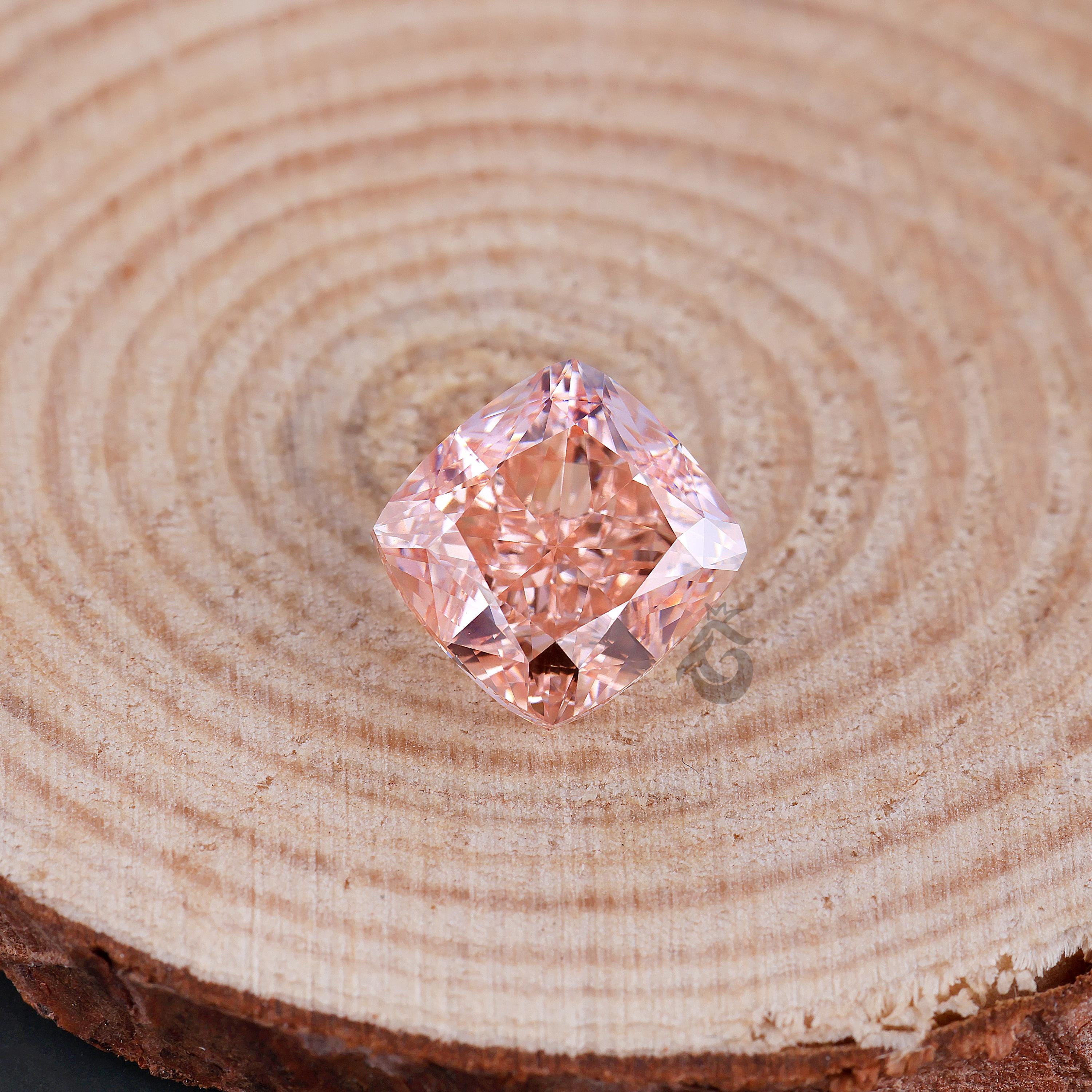 クッションカットファンシービビッドピンクダイヤモンド、VSS2