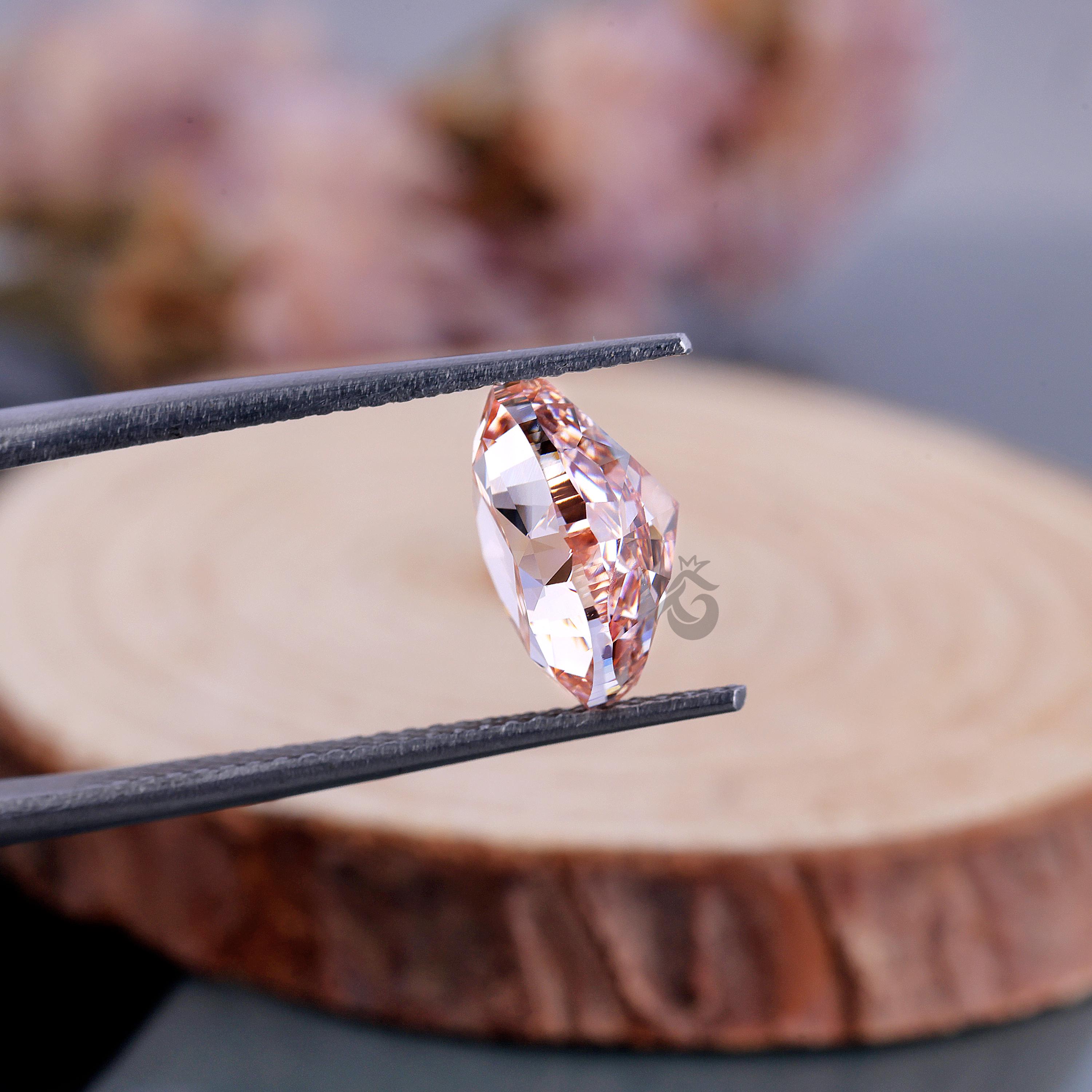 クッションカットファンシービビッドピンクダイヤモンド、VSS2