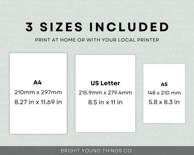 Pu&ograve; includere: Un grafico che mostra tre diverse dimensioni di carta: A4, US Letter e A5. Le dimensioni sono elencate sia in pollici che in millimetri. Il testo "3 SIZES INCLUDED" &egrave; nella parte superiore del grafico, e il testo "PRINT AT HOME OR WITH YOUR LOCAL PRINTER" &egrave; sotto. Il testo "BRIGHT YOUNG THINGS CO." &egrave; nella parte inferiore del grafico.