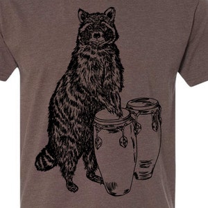 Wasbeer speelt conga-drums T-shirt - Unisex - herenshirt - muzikant cadeau - cadeau drummer - drums - garageband - muziekliefhebber - muzikant