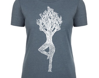 Camiseta "Postura del Árbol" - Camiseta para mujer - Camiseta de yoga - Postura del Árbol - Regalo para instructores de yoga - Regalo para amantes del yoga - Camiseta para mujer