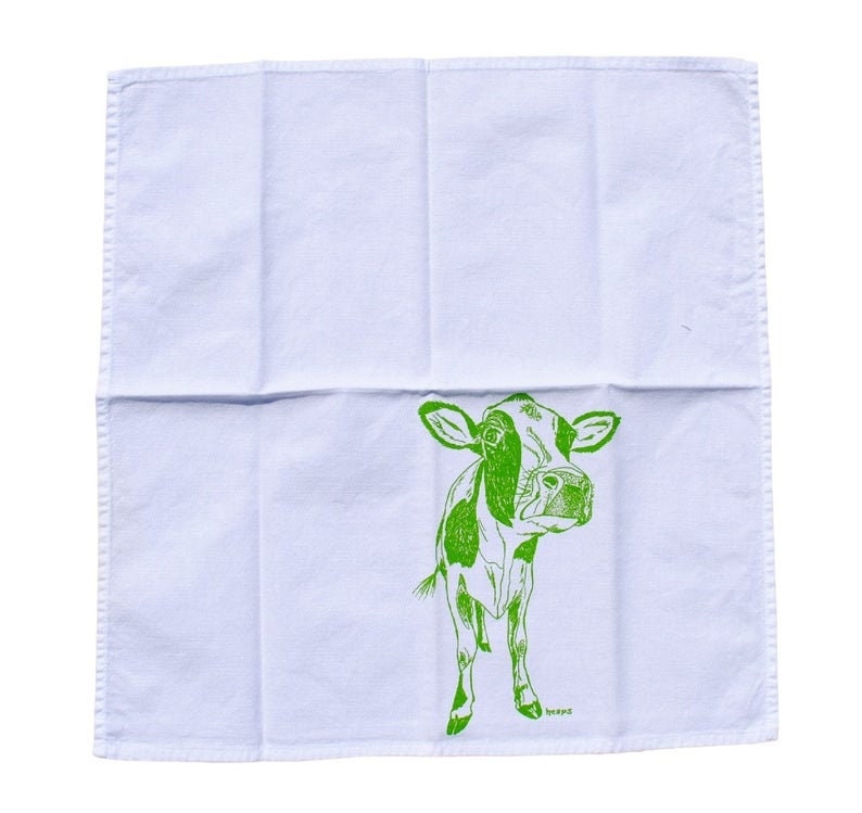 Puede incluir: Pa&ntilde;o de cocina de algod&oacute;n blanco con una ilustraci&oacute;n verde de una vaca. La vaca est&aacute; representada en un estilo sencillo, de l&iacute;nea. El pa&ntilde;o es cuadrado y tiene un borde cosido. La ilustraci&oacute;n de la vaca est&aacute; situada en el centro inferior del pa&ntilde;o.