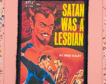 Satan était une lesbienne vintage Queer Pulp Art Iron-On Poster Patch Sappho Sapphic Satanism Pinup 50s 60s