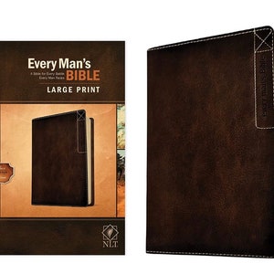 PERSONALIZADO *** Bíblia NLT Every Man&#39;s Large-Print - Edição Deluxe Explorer - Aparência de couro macio - Marrom rústico *** Impressão de nome personalizada
