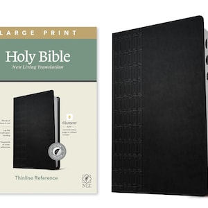 PERSONALIZADO ** Bíblia de referência em linha fina com impressão grande NLT - Filamento habilitado - Aparência de couro macio - Preto - INDEXADO*** Impressão de nome personalizado