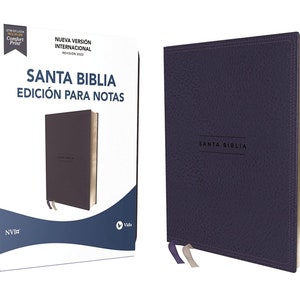Op de afbeelding: Een paars lederen gebonden dagboek met de tekst "Santa Biblia Edición Para Notas" op de omslag. Het dagboek heeft een gouden rand en een lint-bladwijzer.