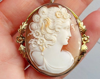 Van Dell Cameo Genuine Shell Pendant