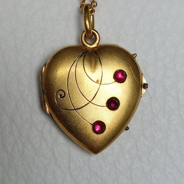 Art Nouveau Heart Locket with three faceted Garnets
