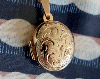 Vintage Solid 9k Gold Locket