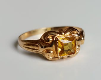 Mid-century 10k Gold Ring with a Yellow Stone