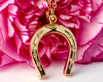 Vintage 18k Gold Horseshoe lucky charm
