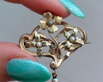 Broche floral francés Art Nouveau con perlas