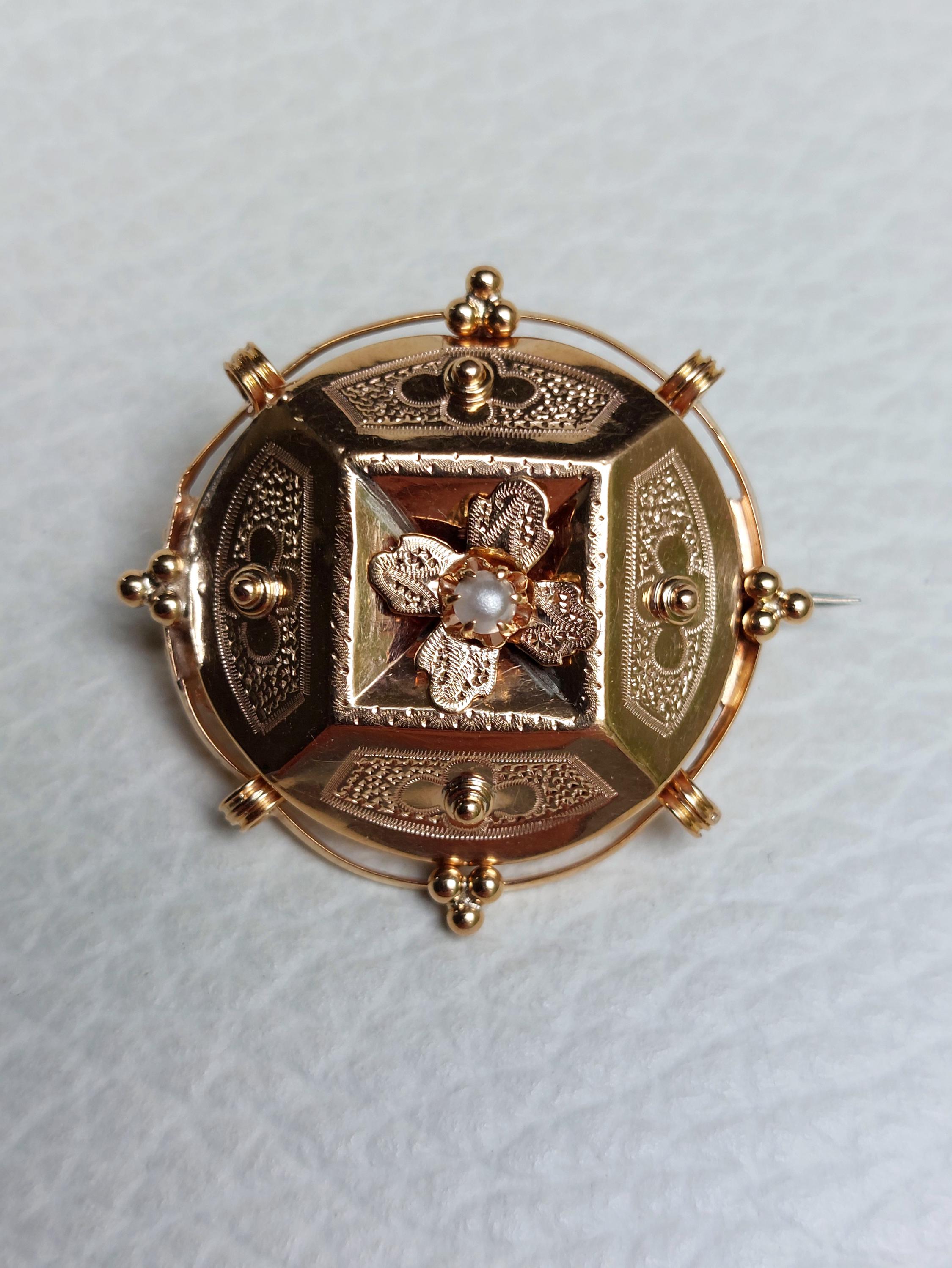 ビクトリア朝様式の17Kゴールドブローチ（パール付き） - Cクラスプ