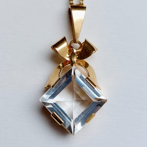 Zweedse hanger uit het midden van de 20e eeuw, gemaakt van 18 karaats goud, met een gefacetteerd bergkristal. afbeelding 3