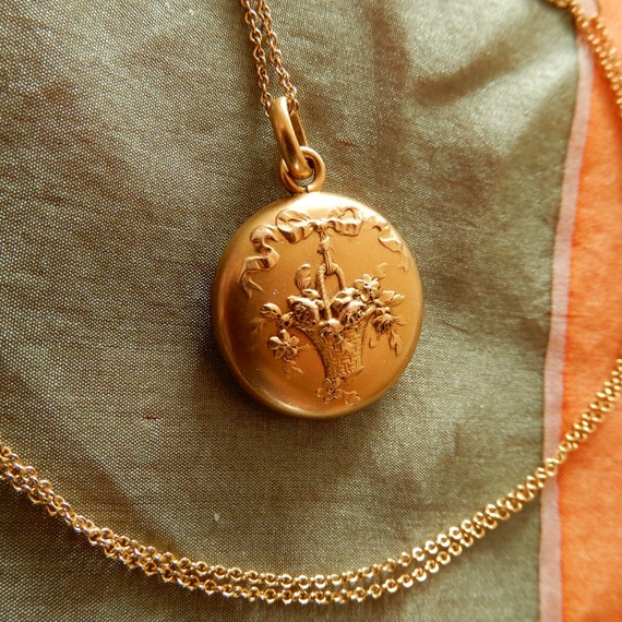 Antique Art Nouveau Gold Pendant