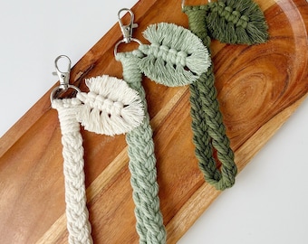 Monstera Macrame Wristlet, Leaf Macrame Wristlet, Boho Leaf Key Wristlet, Monstera Macrame Accessories, Mother's Day Gift, Plant Lover Gift