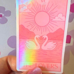 Pegatina del Tarot de los Enamorados: Ilustración romántica de cisne, vinilo estético rosa, diseño de cisne, pegatina impermeable para portátil y botella de agua.