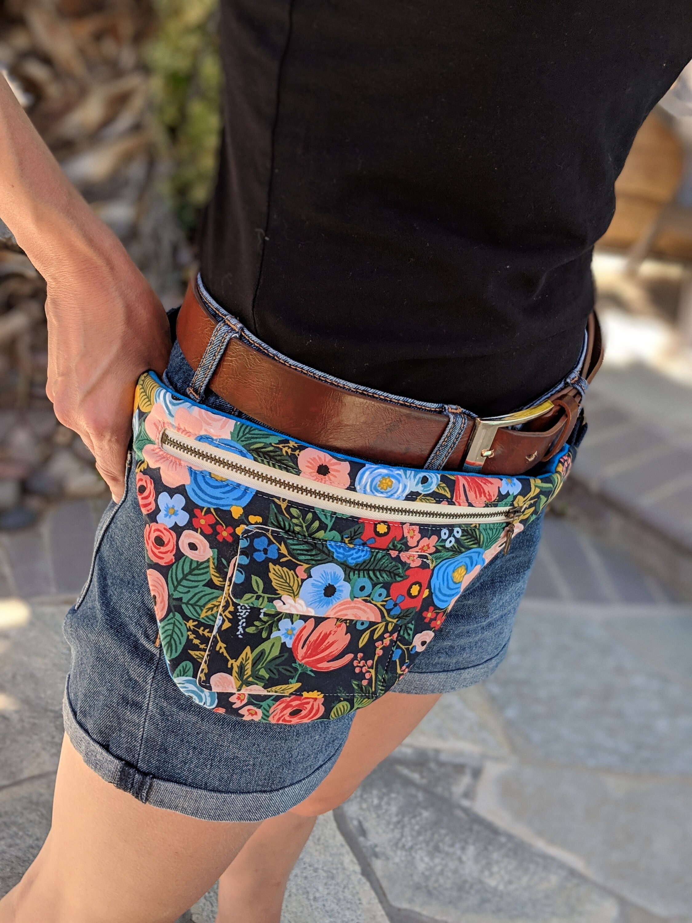【AAKE】FLOWER PATTERN HIP SACK Hexagon Flower Harlason Hip Bag – Sweet Belle Bags